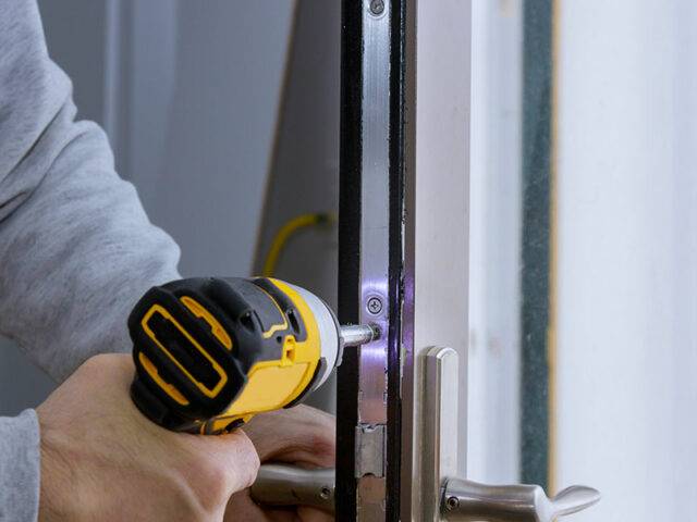 Lar 24 Horas, Eletricista, Canalizador, Desentupimentos, Esquentadores e Estores