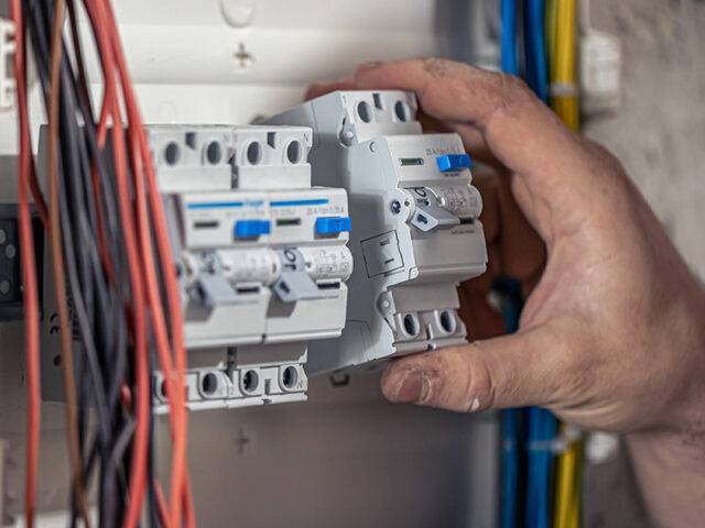 Lar 24 Horas, Eletricista, Canalizador, Desentupimentos, Esquentadores e Estores